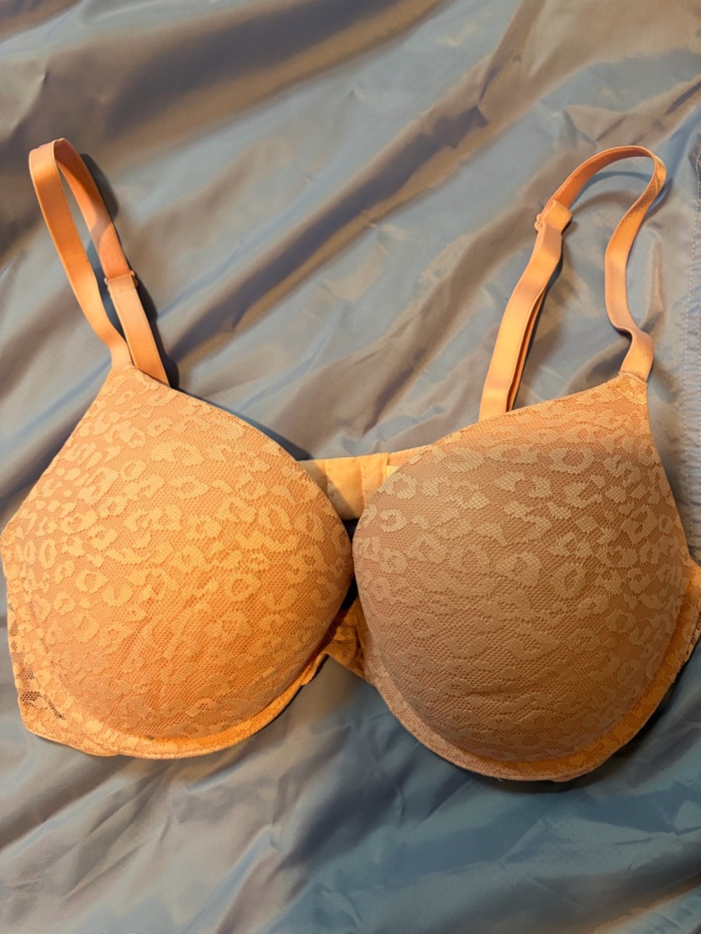 PINK Victoria's Secret Peach Lace T-Shirt Bra